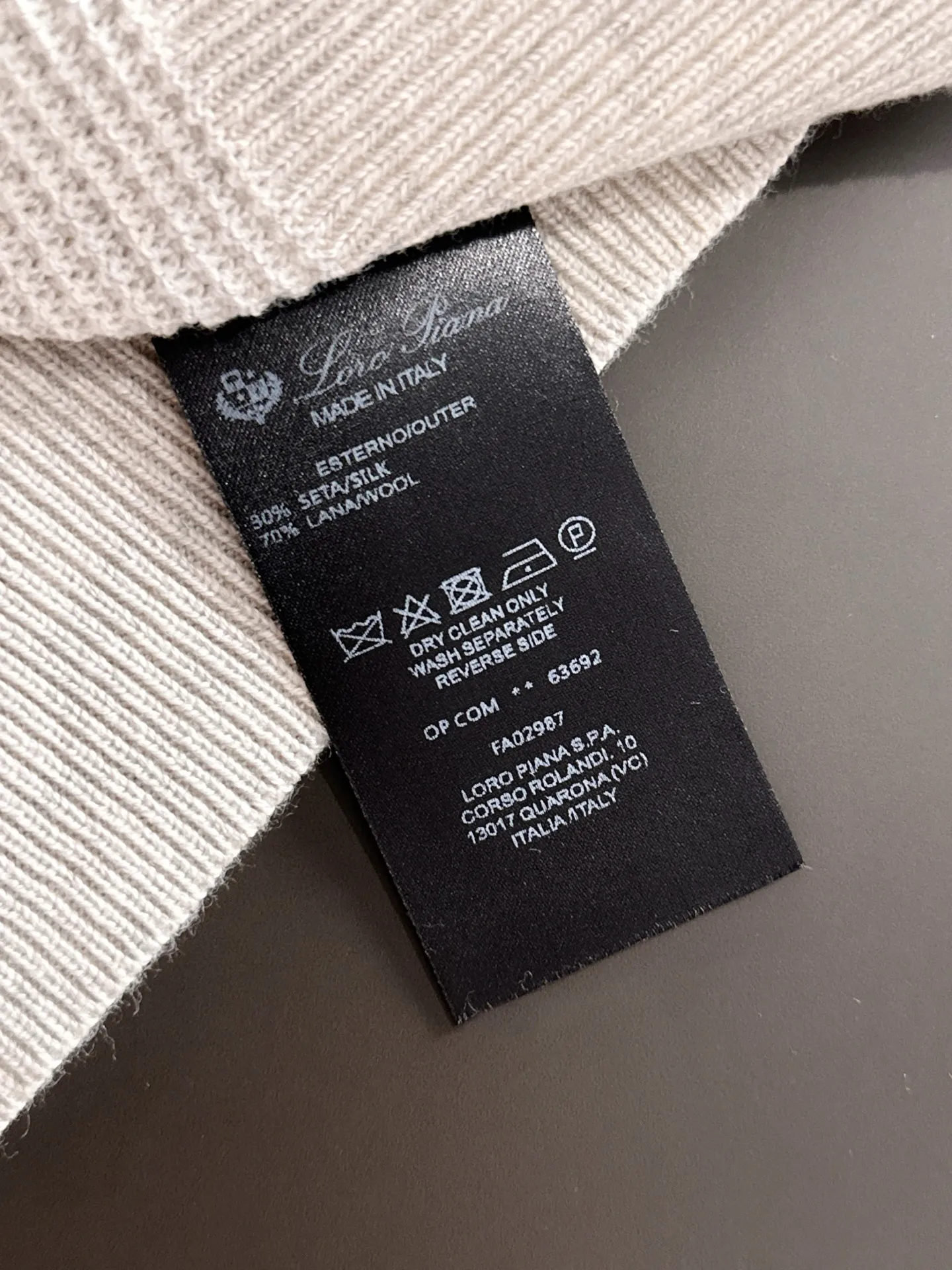 Next day shipment LP high quality Loro Piana 26ss New Arrival men's short-sleeved T-shirt Made of combed cotton yarn knitted cotton fabric, no pressure when entering and exiting the counter Exclusive control of raw materials It feels substantial when weighed, and the upper body is more textured than ordinary T-shirts. This texture can cope with the weather easily and is suitable for both hot and cold! Loose fit design, looks noble. The only correct version is available Size: M to XXXL